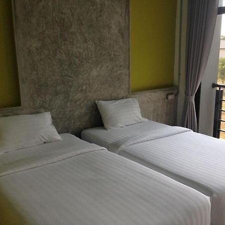 Pornsiri Hotel Sisaket Exterior foto