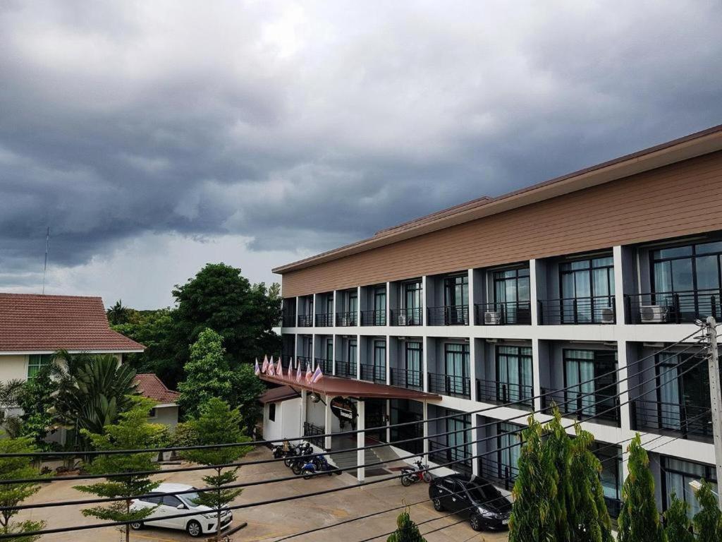 Pornsiri Hotel Sisaket Exterior foto
